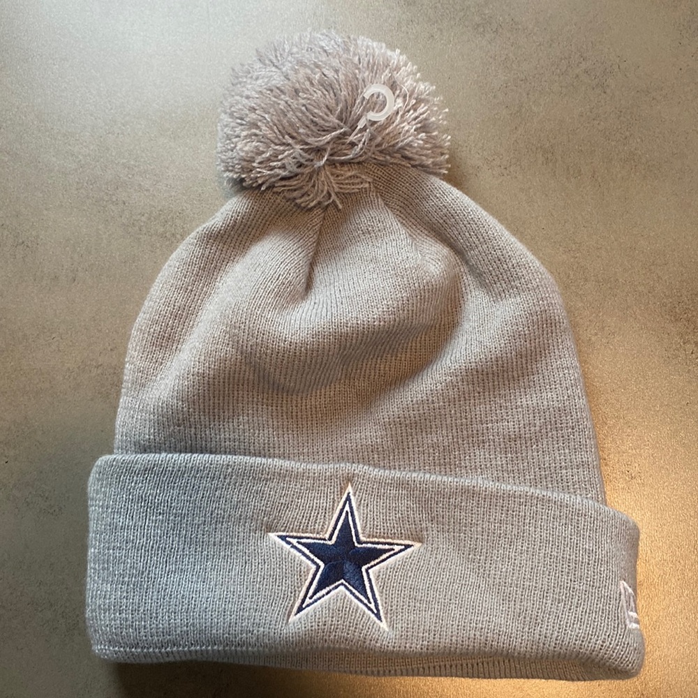 Silver New Era Dallas Cowboys Beanie